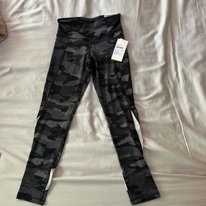 Old Navy Active. Elevate legging with side pockets.